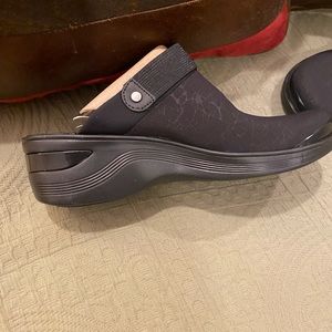 Bzees comfort clogs! Comfortable and machine washable!